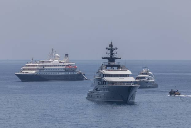 Dubrovnik:  Pune plaže i turističke gužve u gradu