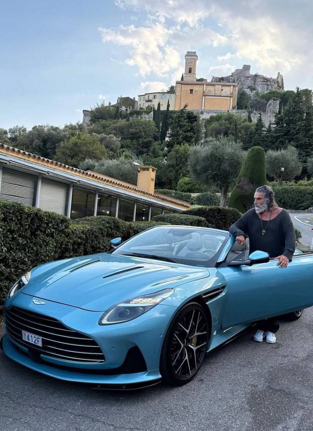 FOTO Zove se Zeus i izgleda kao bog: Ovaj muškarac je trenutno najpoželjniji na internetu!