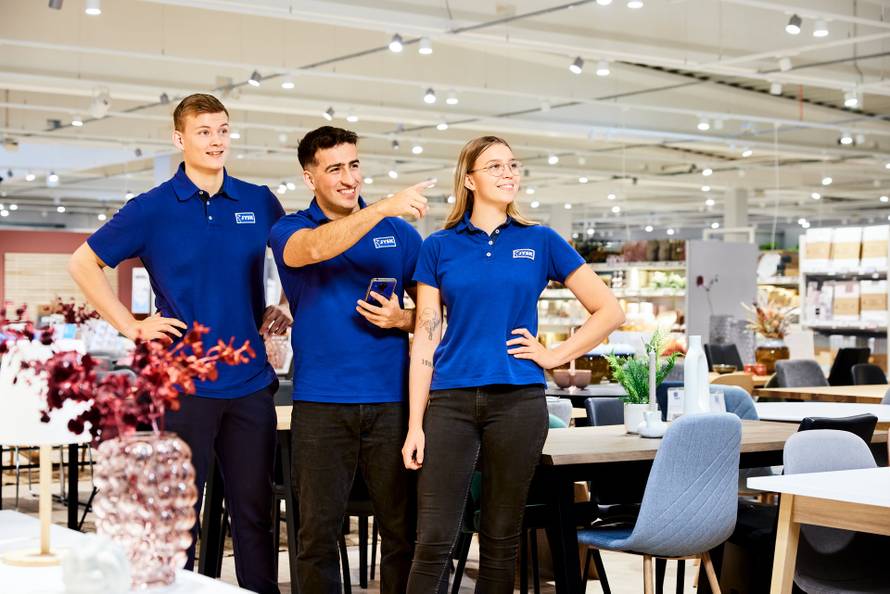 JYSK stiže u Gospić: otvorenje trgovine uz donaciju Udruzi „Pčelice“