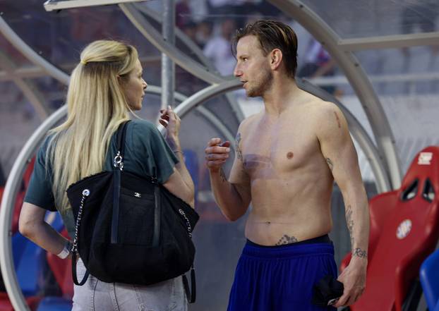 Split: Marko Livaja sa sinom i kćeri nakon utakmice