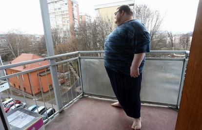 Ne izlazi iz stana: Goran ima 300 kg i ne može smršavjeti