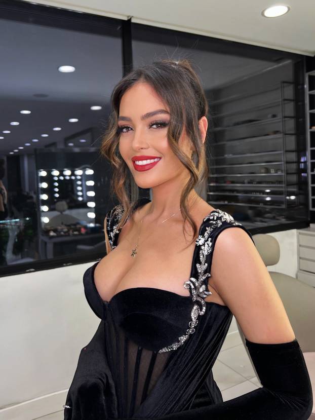 FOTO Obje su joj ispale. Tuga za najljepšu voditeljicu Lige prvaka