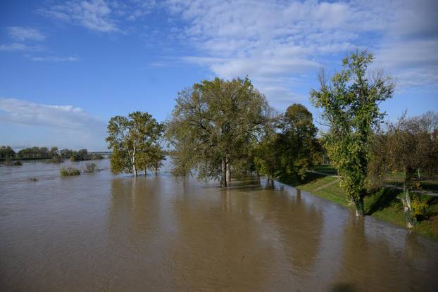Zagreb: Visoki vodostaj rijeke Save
