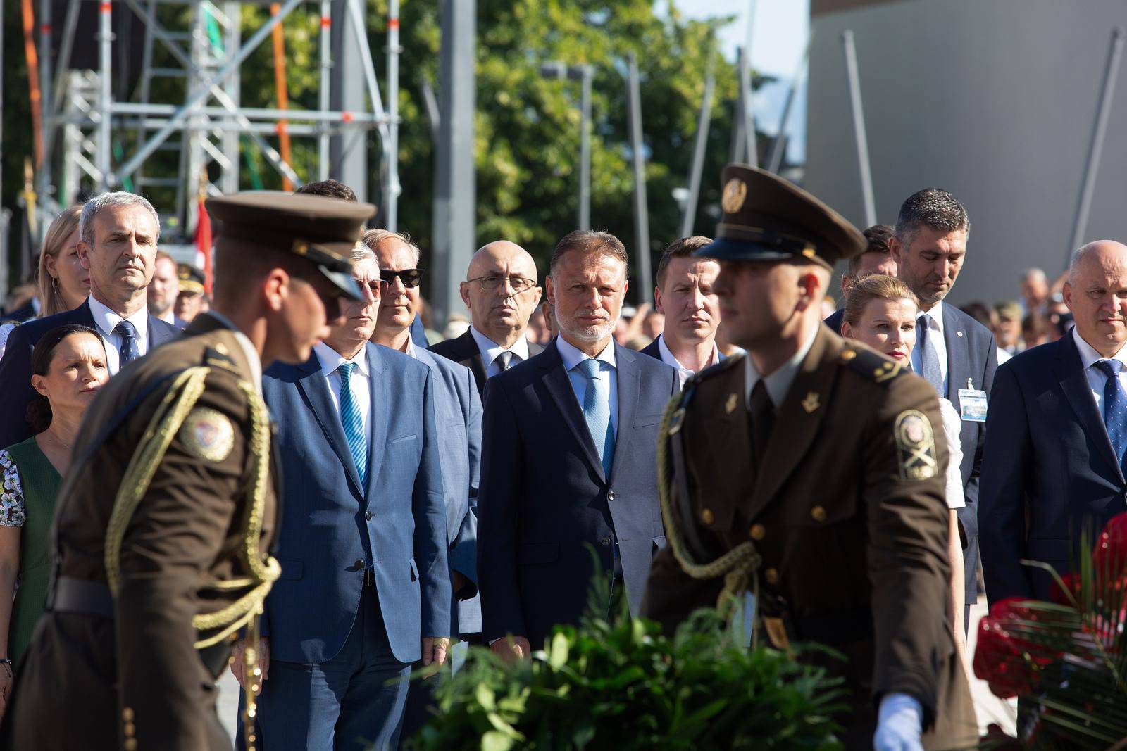 Knin: Polaganje vijenaca ispred Spomenika hrvatske pobjede "Oluja 95"