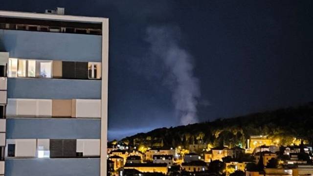 FOTO Požar na Marjanu u Splitu, izazvala ga pirotehnička raketa
