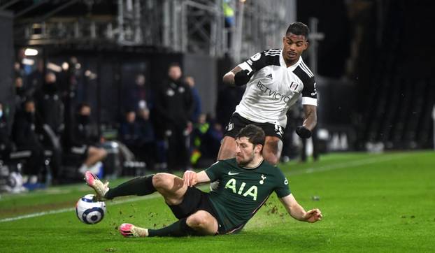 Fulham v Tottenham Hotspur - Premier League - Craven Cottage