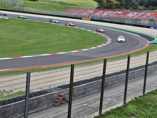 FOTO 24sata na utrci u Italiji. Pogledajte spektakl s hrvatskim vozačem za volanom Huracana