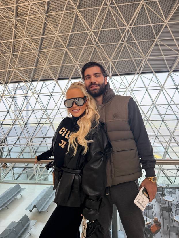 FOTO Emil(y) u Parizu! Tedeschi mlađi hranio pa snažno grlio Maju Šuput pred tisućama ljudi
