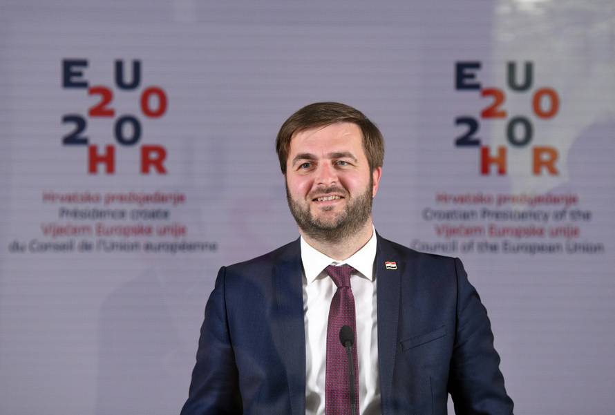 Zagreb: Ministar Tomislav Ćorić obratio se medijima nakon videokonferencije u NSK