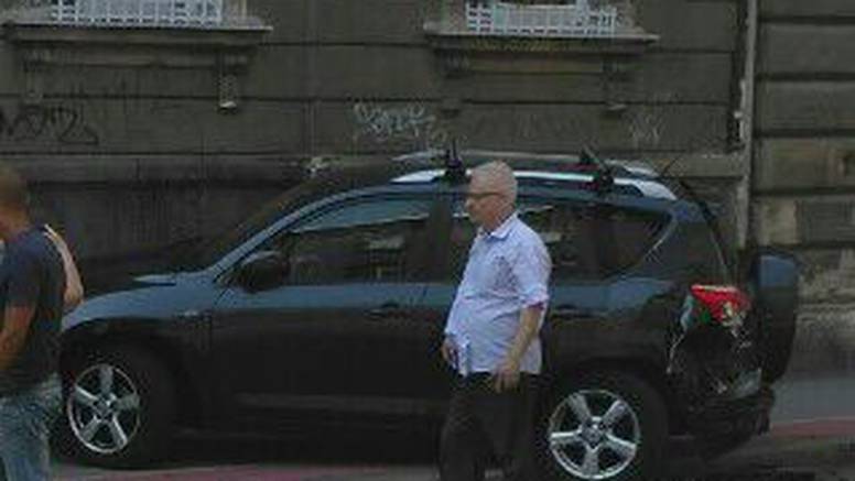 Bivši predsjednik Ivo Josipović se zabio u parkirani automobil