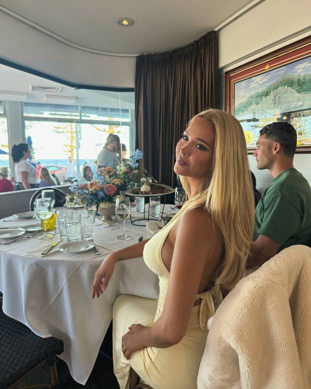 FOTO Bivša fitness trenerica danas mami uzdahe: Pogledajte čime Laila Blue privlači pažnju