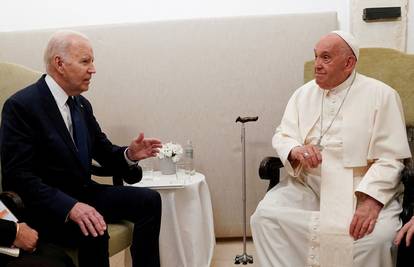 Biden odlikovao papu Franju