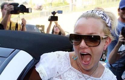 Otac Britney Spears želi strpati kćer u ludnicu