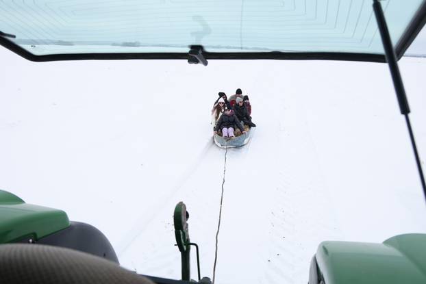 Karadžićevo: Vožnja čamcem po snježnim poljima