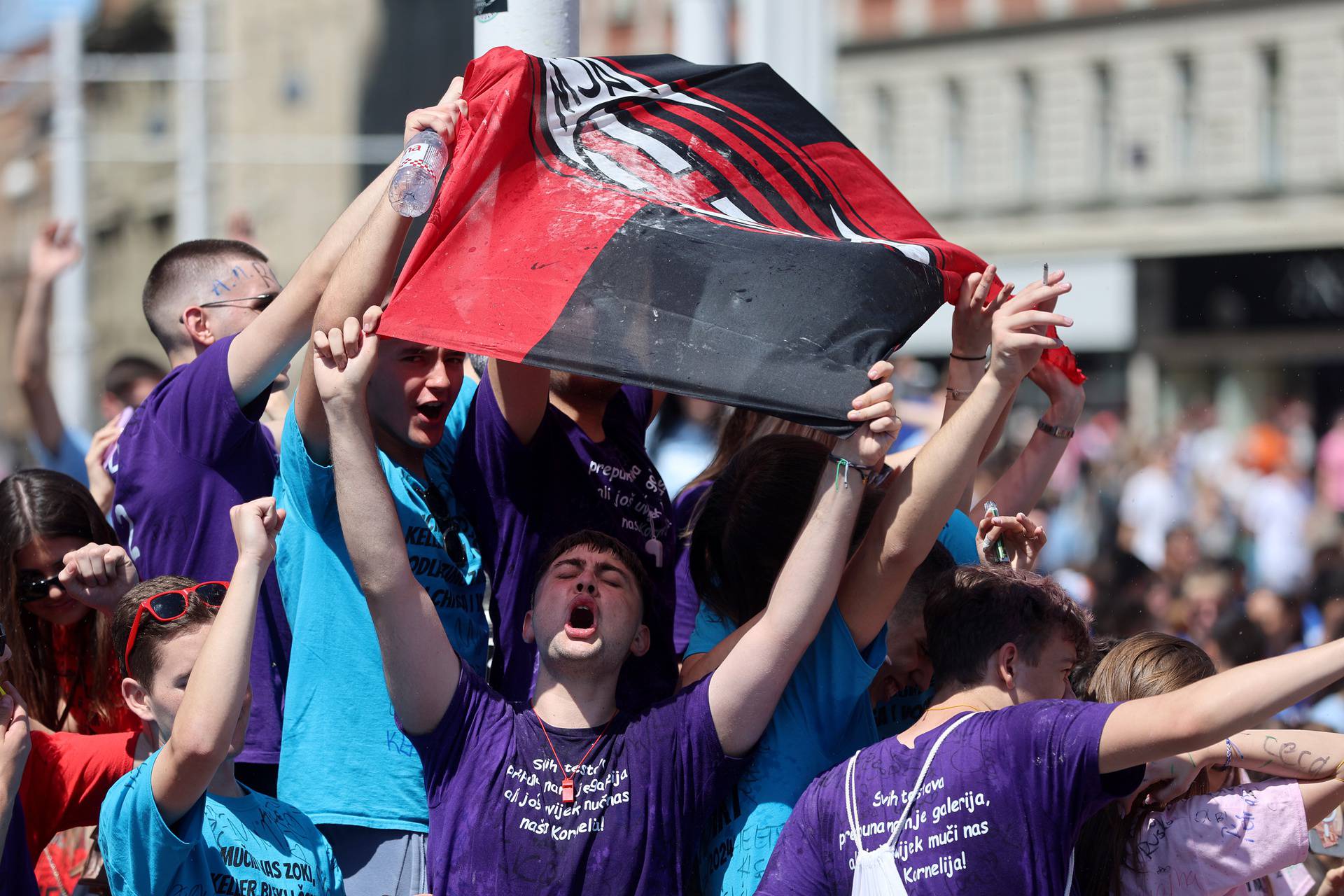 Zagrebački maturanti okupljaju se na Trgu bana Jelačića od kuda će krenuti prema Bundeku