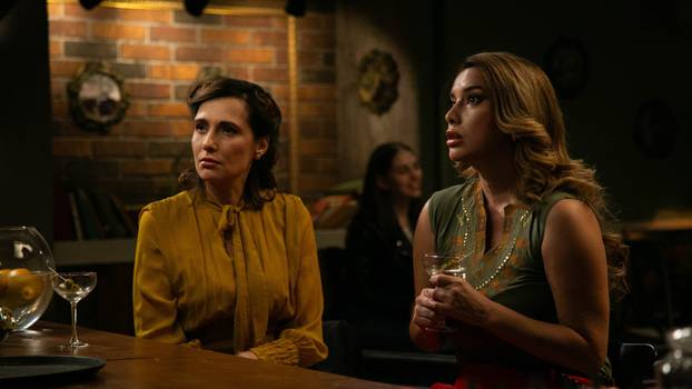 Nives u seriji igra djevicu Nenu: Zakopčana do grla šokirala sve!