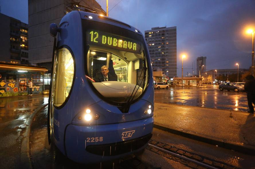 Nije se bojao: Kolegu i putnike spasio od nasilnika u tramvaju