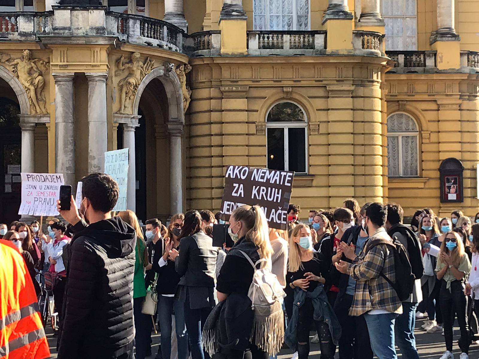 Studenti prosvjedovali protiv školarina: 'Prodajem stan u Zagrebu za semestar na Pravu'