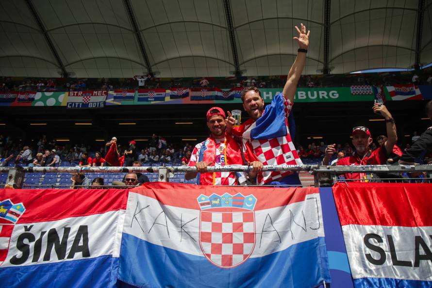 Hamburg: Navijači uoči početka utakmice Hrvatske i Albanije u 2. kolu skupine B na Europskom prvenstvu