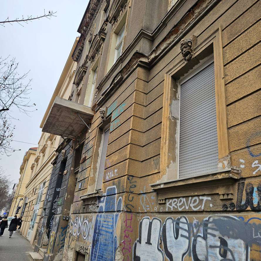 FOTO Pala žbuka u Branimirovoj ulici: 'Žena je zamalo poginula'