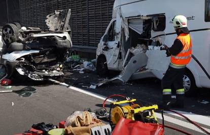 U sudaru minibusa i kampera u Austriji jedan čovjek poginuo, među ozlijeđenima ima i Hrvata