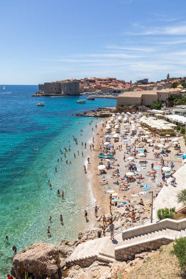 Dubrovnik: Gradske plaže već su pune kupača