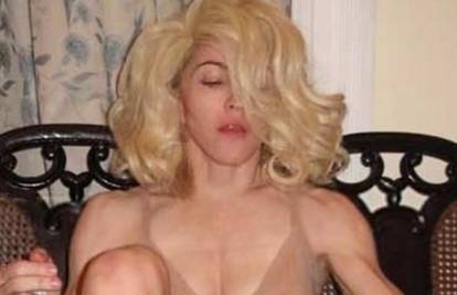 Madonna (61) pokazala grudi i međunožje: Bakice, vulgarna si