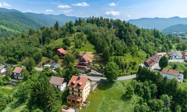FOTO Vila s pogledom na jezero u Fužinama je sve što nam treba za savršeni proljetni odmor