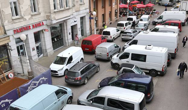 Zagreb: Kaos oko tržnice Dolac