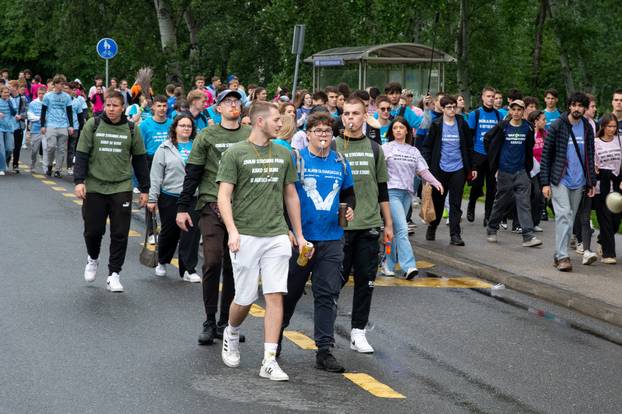 Zagreb: Kiša nije spriječila učenike da proslave kraj školovanja na Bundeku
