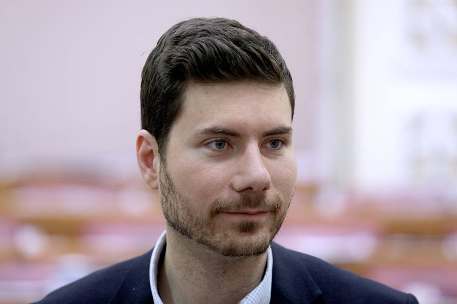 "U cjepivo su stavili nešto da nas obilježi, žigoše ko stoku"