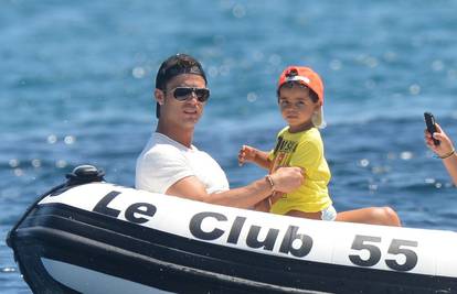 Ronaldo na odmoru uživa s Irinom i sinčićem u naručju