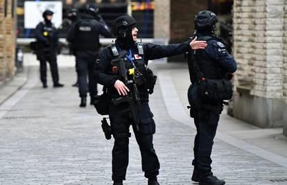 Nožem je ozlijedio troje ljudi: Uhvatili su napadača iz Haaga