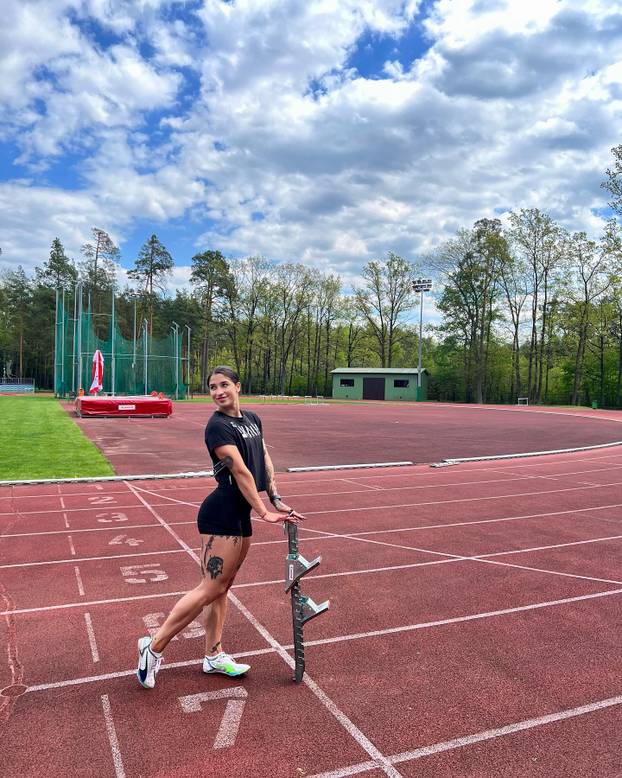 FOTO Prekrasna poljska trkačica ponosna je na svoje tetovaže: 'One mi daju snagu i poticaj'