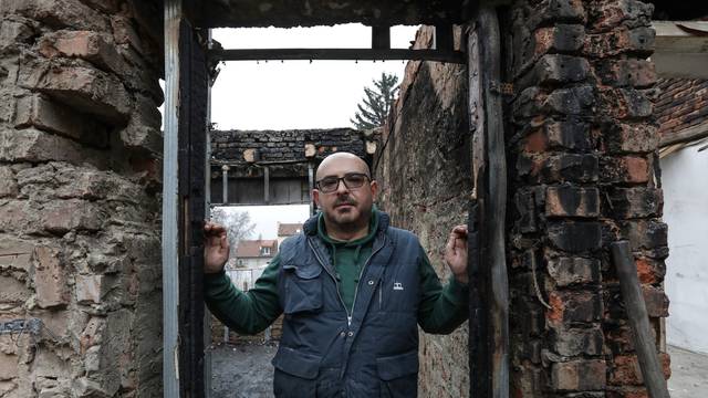 Svećeniku vatra progutala dom: 'Sve je izgorjelo, ostalo mi je samo ono što sam imao na sebi'