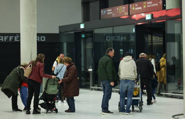 Hrvatski državljani iz Ujedinjenih Arapskih Emiratima sletli su u zracnu luku u Zagrebu 