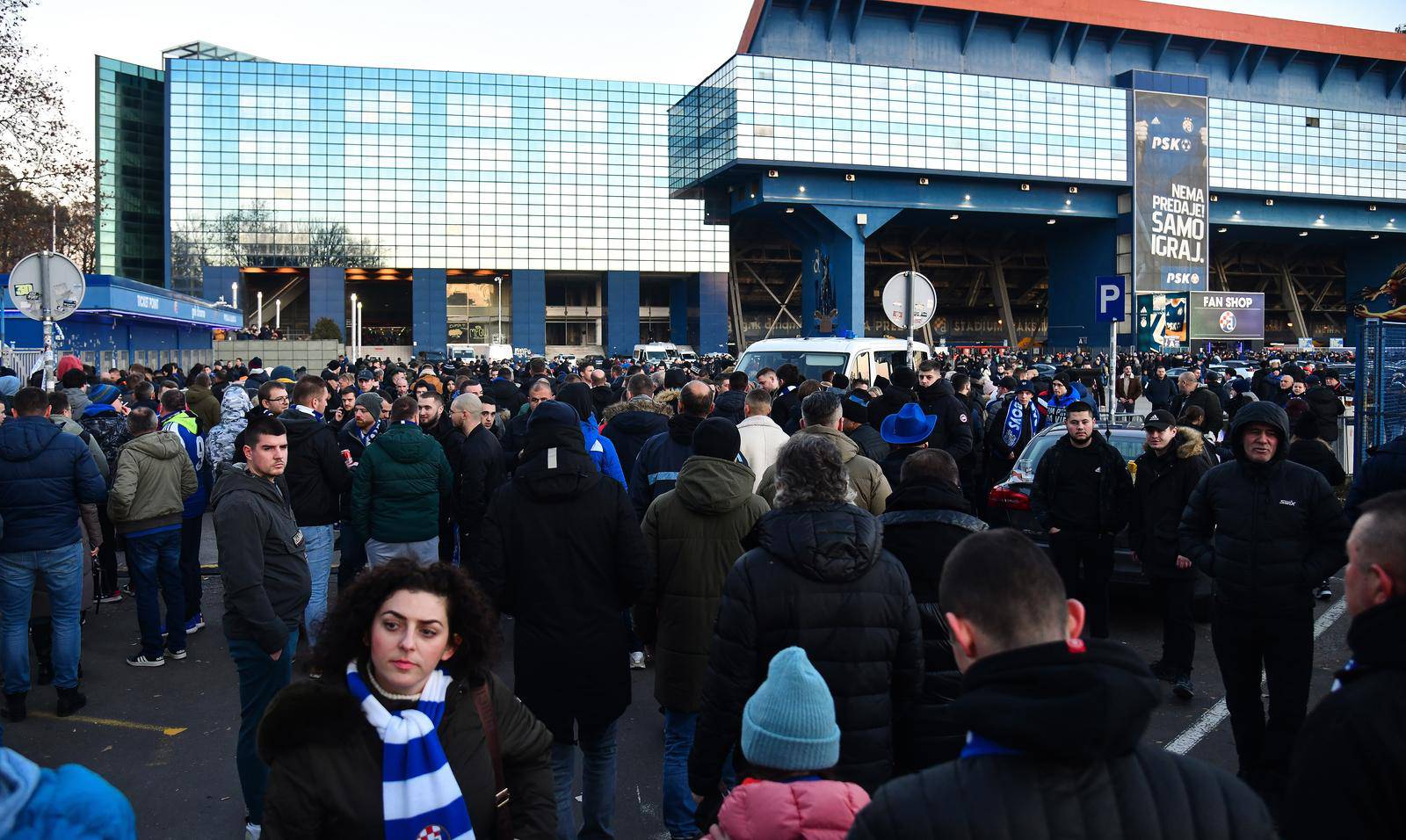 Zagreb: Dinamova fan zona ispred maksimirskog stadiona