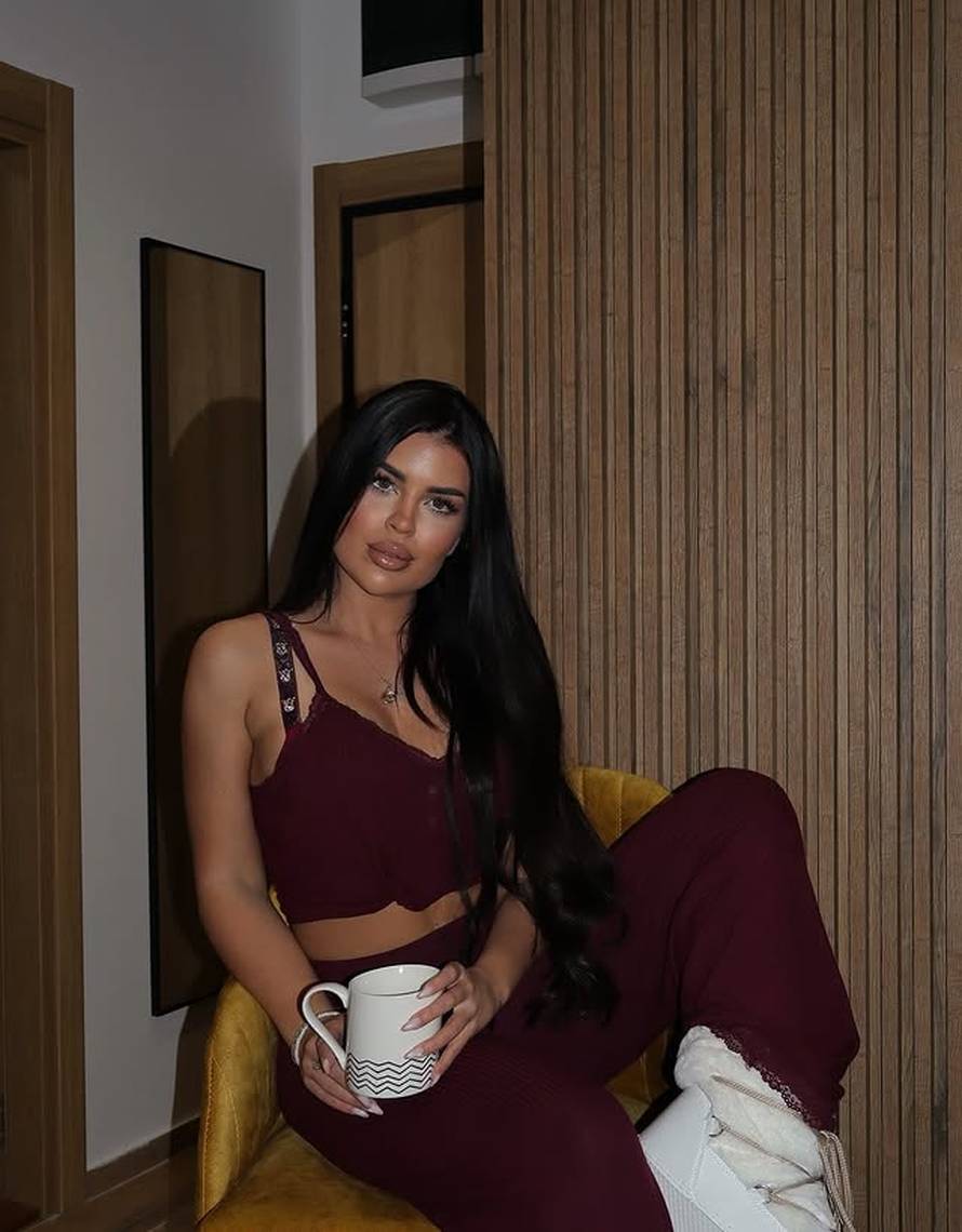 'Savršeni' su damama podijelili bijele ruže: 'Ovo je samo potvrda da osjećamo isto...'