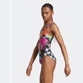 Adidas odjenuo muške modele u ženski kupaći, konzervativci su zgroženi: 'Odvratno i tužno'