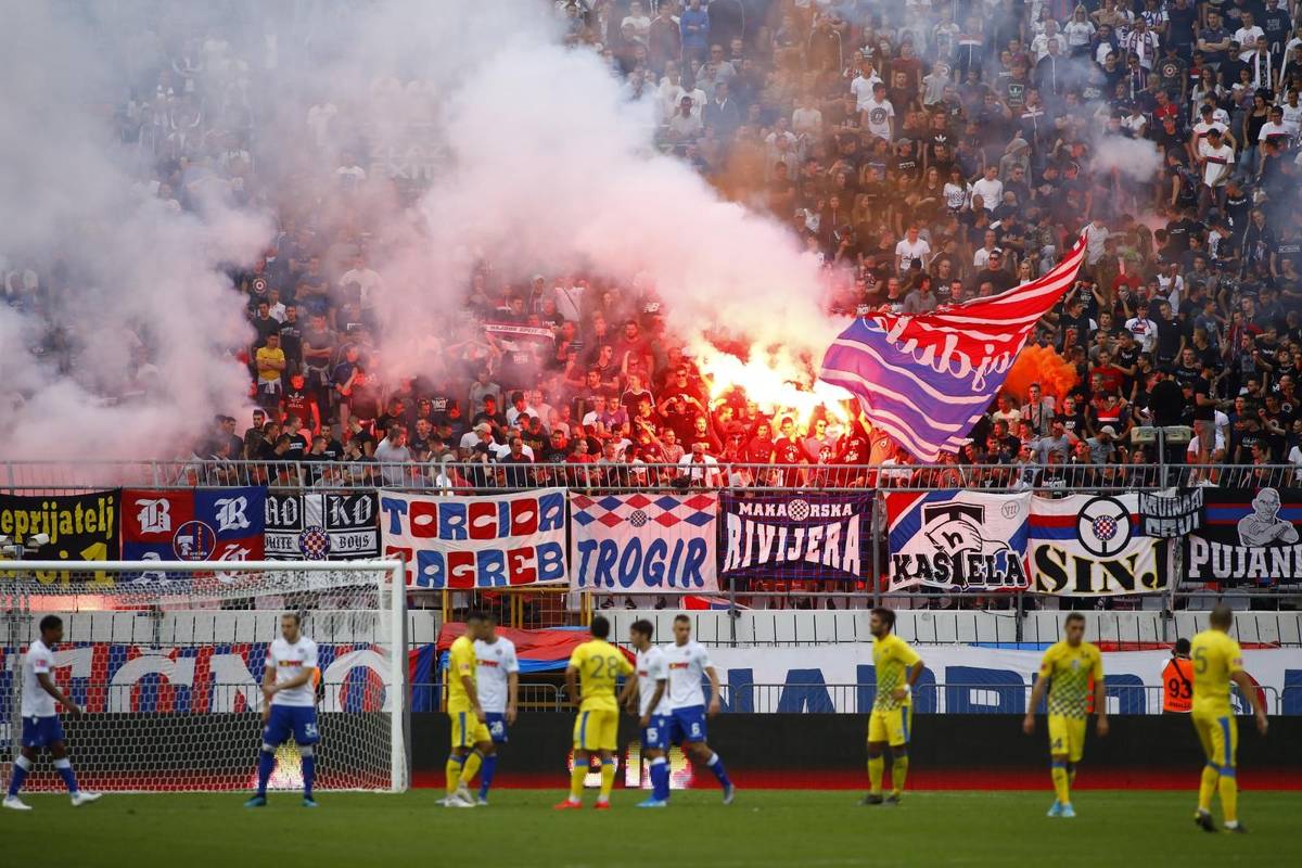 Hajduku dvostruko veća kazna nego Dinamu zbog pirotehnike