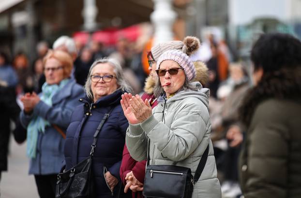 Zagreb, Prosvjed umirovljenika protiv siromaštva, korupcije i kriminala na glavnom gradskom Trgu