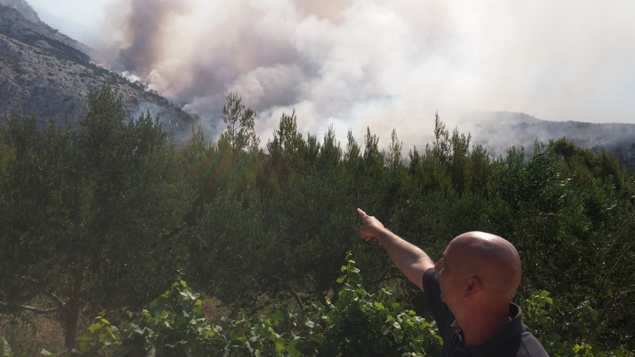 Kanader pomaže u gašenju, u Makarsku stiže i 150 vojnika