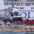 FOTO Izvukli kamion koji je sinoć upao u more u Splitu: 'Vozač nije povukao ručnu'
