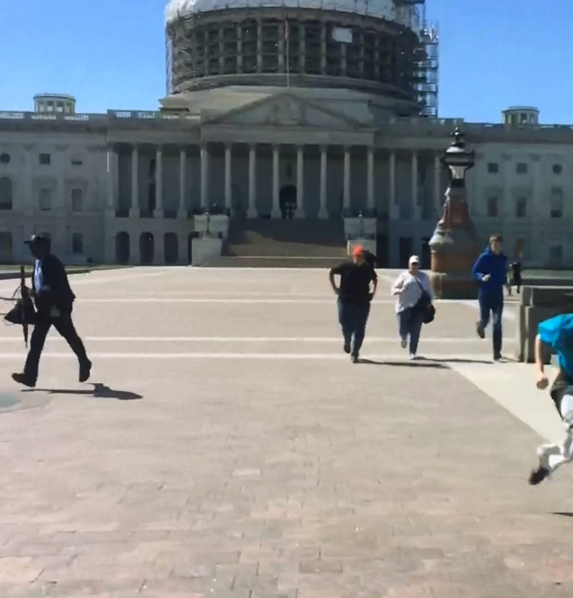 Nakratko zatvorili Capitol Hill, bojali se da je žena naoružana