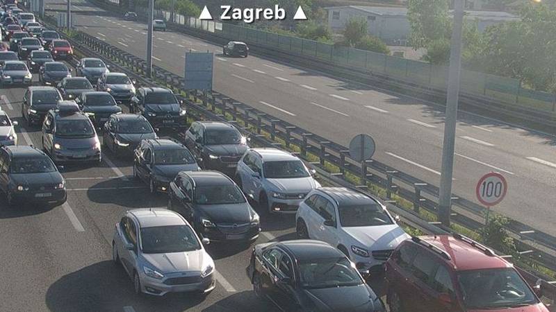 Pogledajte snimke s kamera: Gužve od jutra, na Lučkom čak 8 kilometara, na Trakošćanu 6 km