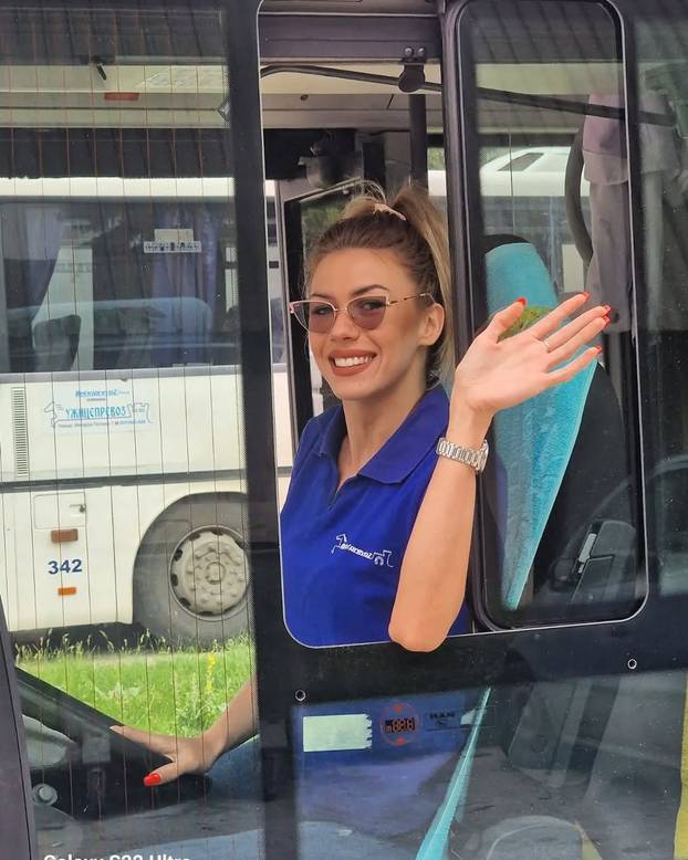 FOTO Sjećate li se Milijane koja se udala za 53 godine starijeg Milojka? Evo gdje je danas...