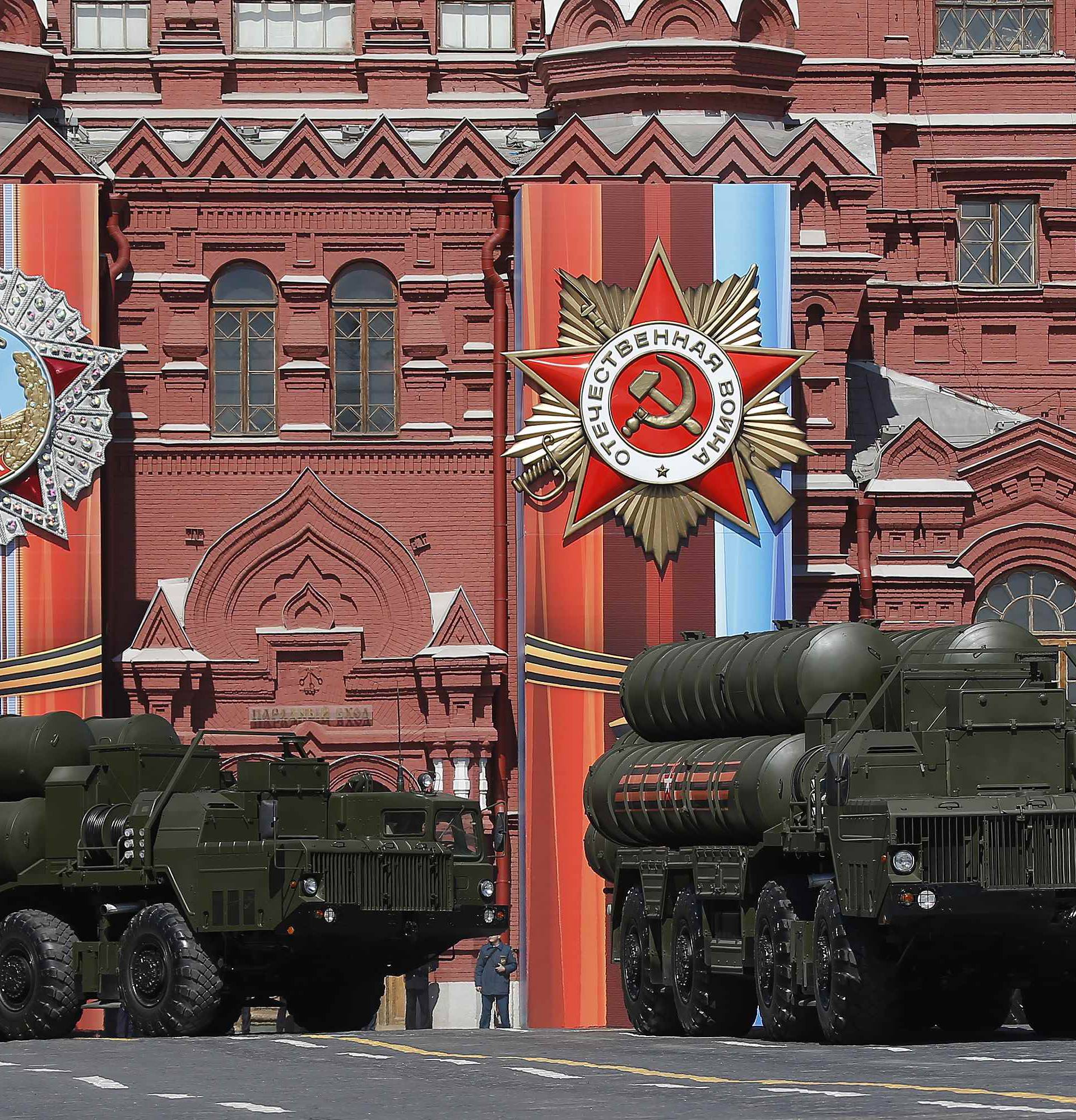 Russian army rehearse before the World War II anniversary in Moscow
