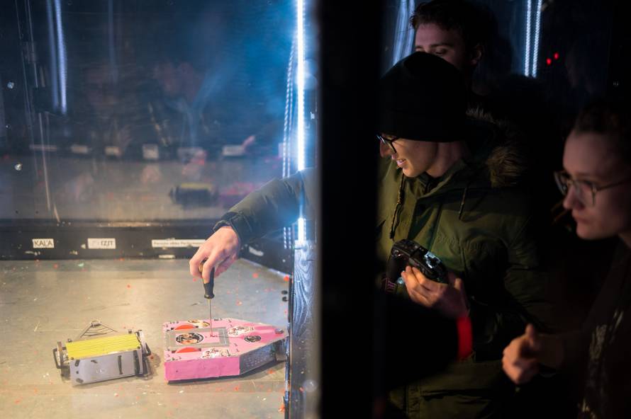 Zagreb: Treće izdanje Fightboticsa, borbe robota koje organiziraju studenti s FSB-a i FER-a 