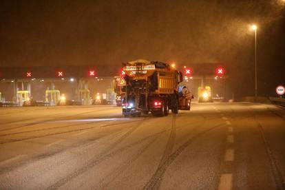 Zbog olujnog nevremena i snijega za sav promet zatvoren dio autoceste Rijeka-Zagreb