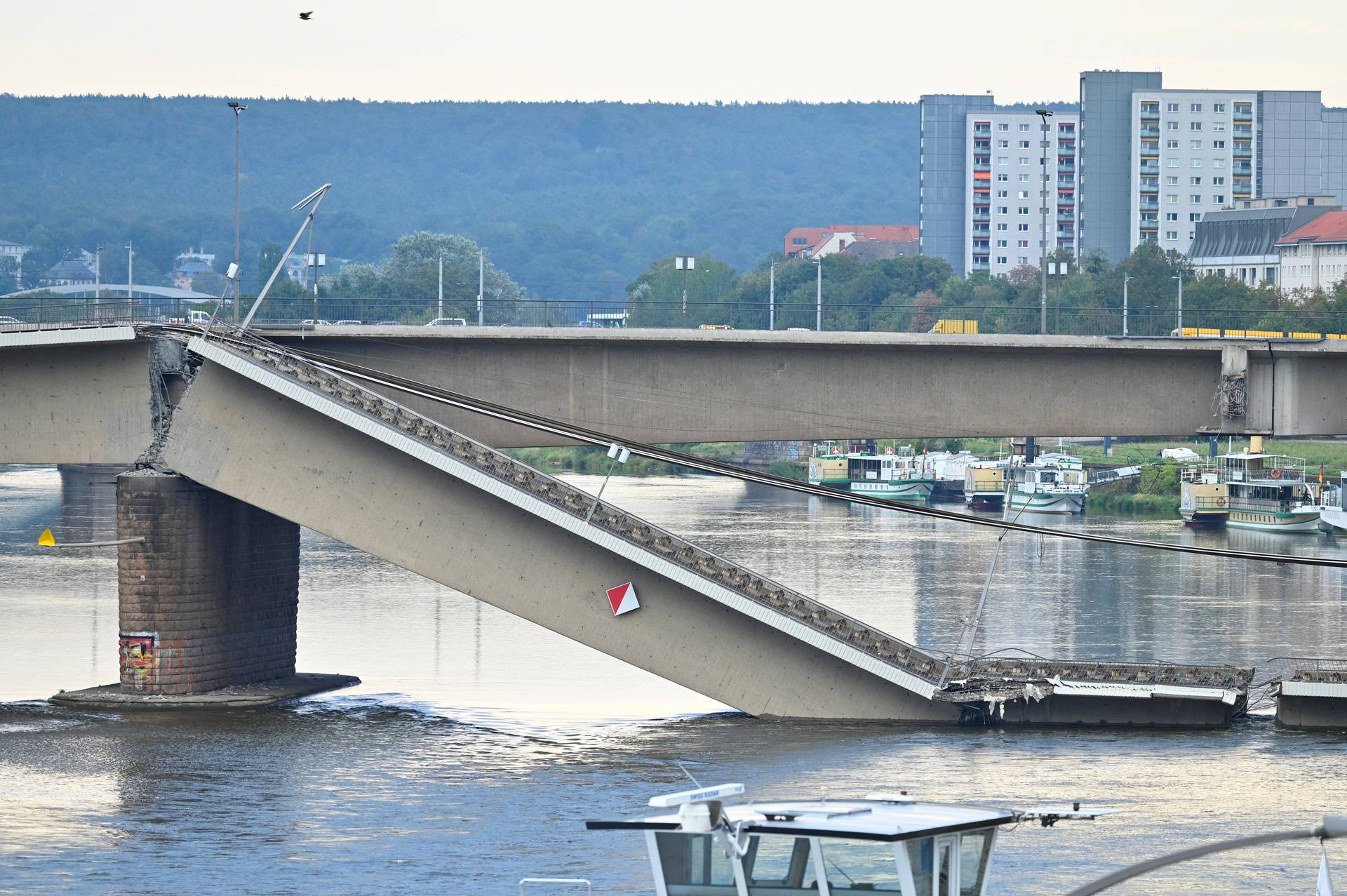 Parts of the Carola Bridge collapsed into the Elbe in Dresden